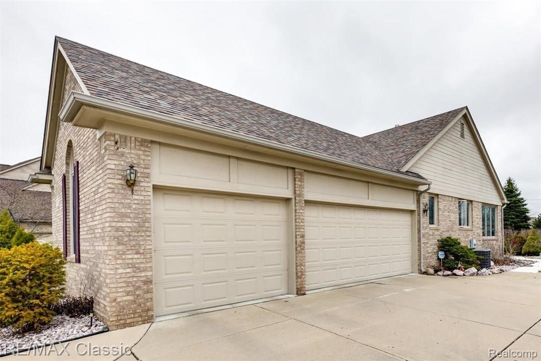6976 Kennesaw Road Canton, MI 48187 - Photo 5 of 24 4 Garage (2).jpg