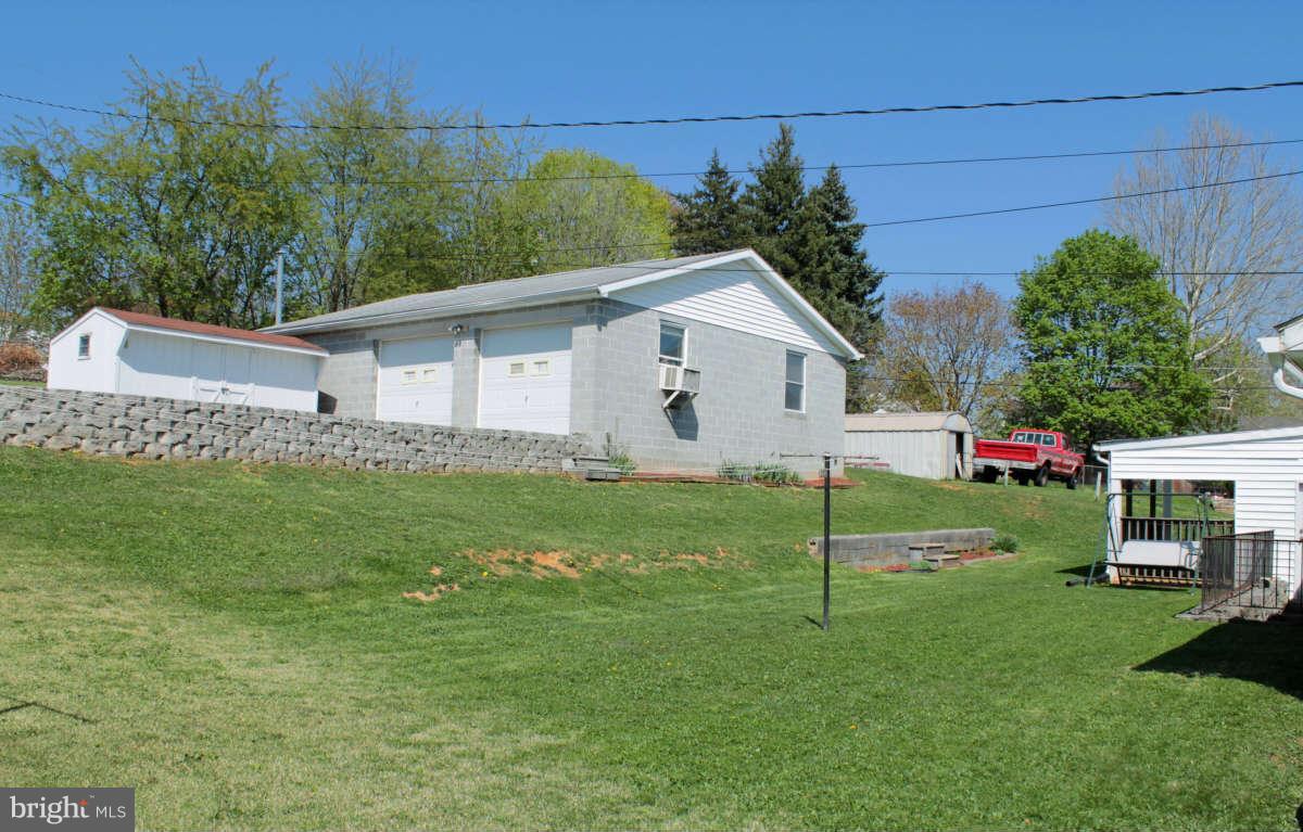 818 Medway Road Hagerstown, MD 21740 - Photo 11 of 30 Yard & Garage in Distance