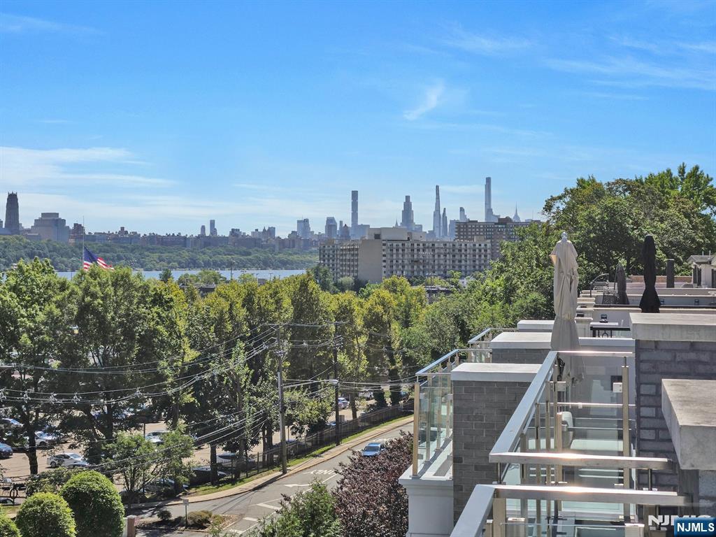 1238 River Road Edgewater, NJ 07020 - Photo 27 of 45 a view of a city