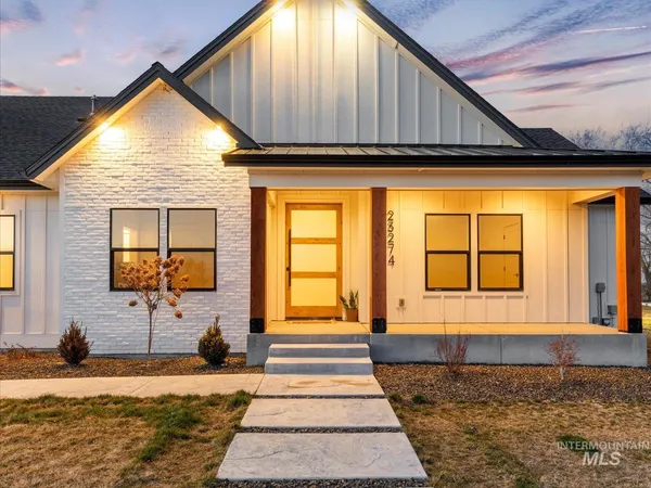 $950,000 | 23274 Stonewater Lane, Greenleaf, ID 83626