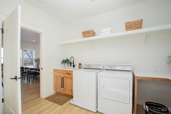 $950,000 | 23274 Stonewater Lane, Greenleaf, ID 83626