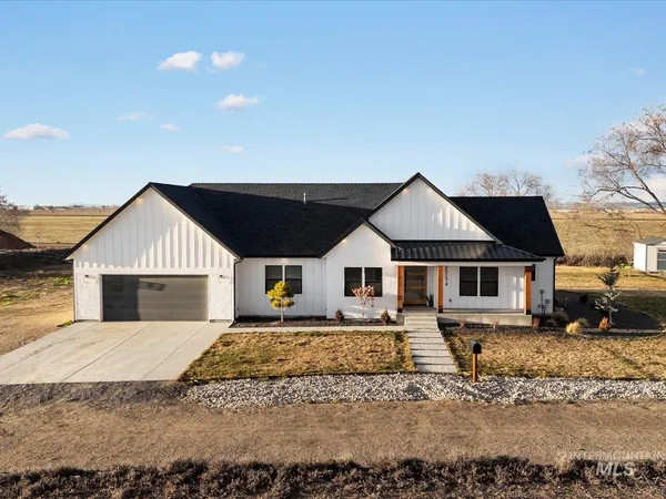 $950,000 | 23274 Stonewater Lane, Greenleaf, ID 83626