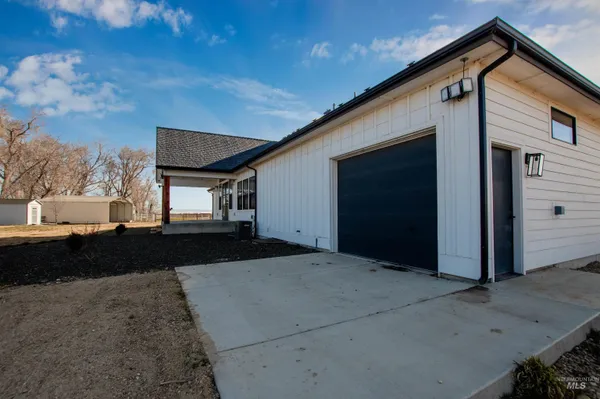 $950,000 | 23274 Stonewater Lane, Greenleaf, ID 83626