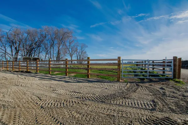 $950,000 | 23274 Stonewater Lane, Greenleaf, ID 83626