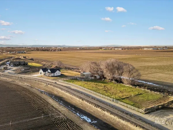 $950,000 | 23274 Stonewater Lane, Greenleaf, ID 83626