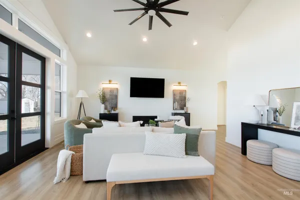 $950,000 | 23274 Stonewater Lane, Greenleaf, ID 83626