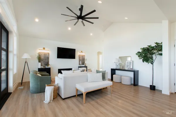 $950,000 | 23274 Stonewater Lane, Greenleaf, ID 83626