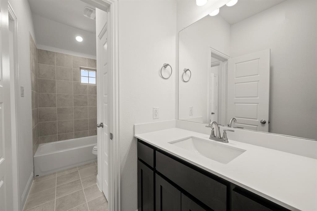 974 Reeves Drive DeSoto, TX 75115 - Photo 22 of 30 974 Reeves- Bathroom-4