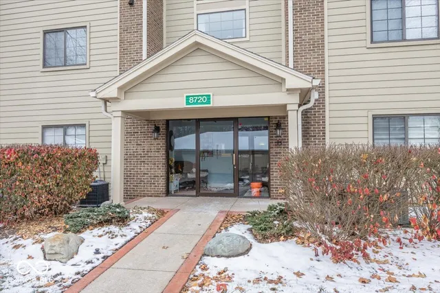 $170,000 | 8720 Yardley Court, Unit 203, Indianapolis, IN 46268