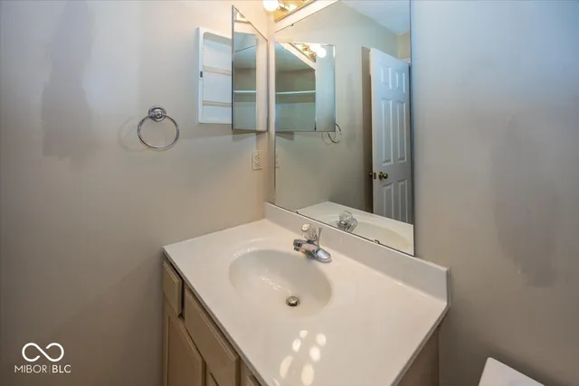 $170,000 | 8720 Yardley Court, Unit 203, Indianapolis, IN 46268