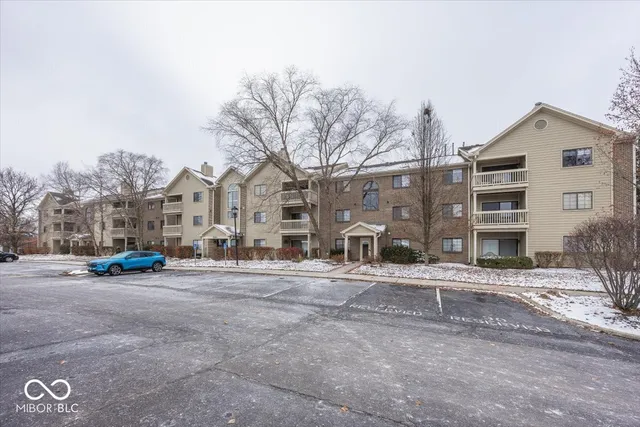 $170,000 | 8720 Yardley Court, Unit 203, Indianapolis, IN 46268