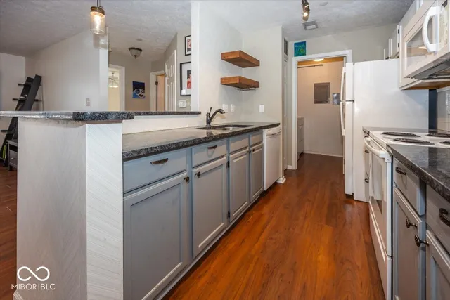 $170,000 | 8720 Yardley Court, Unit 203, Indianapolis, IN 46268