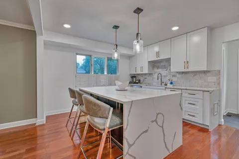 $985,000 | 7001 Lanham Lane, Edina, MN 55439