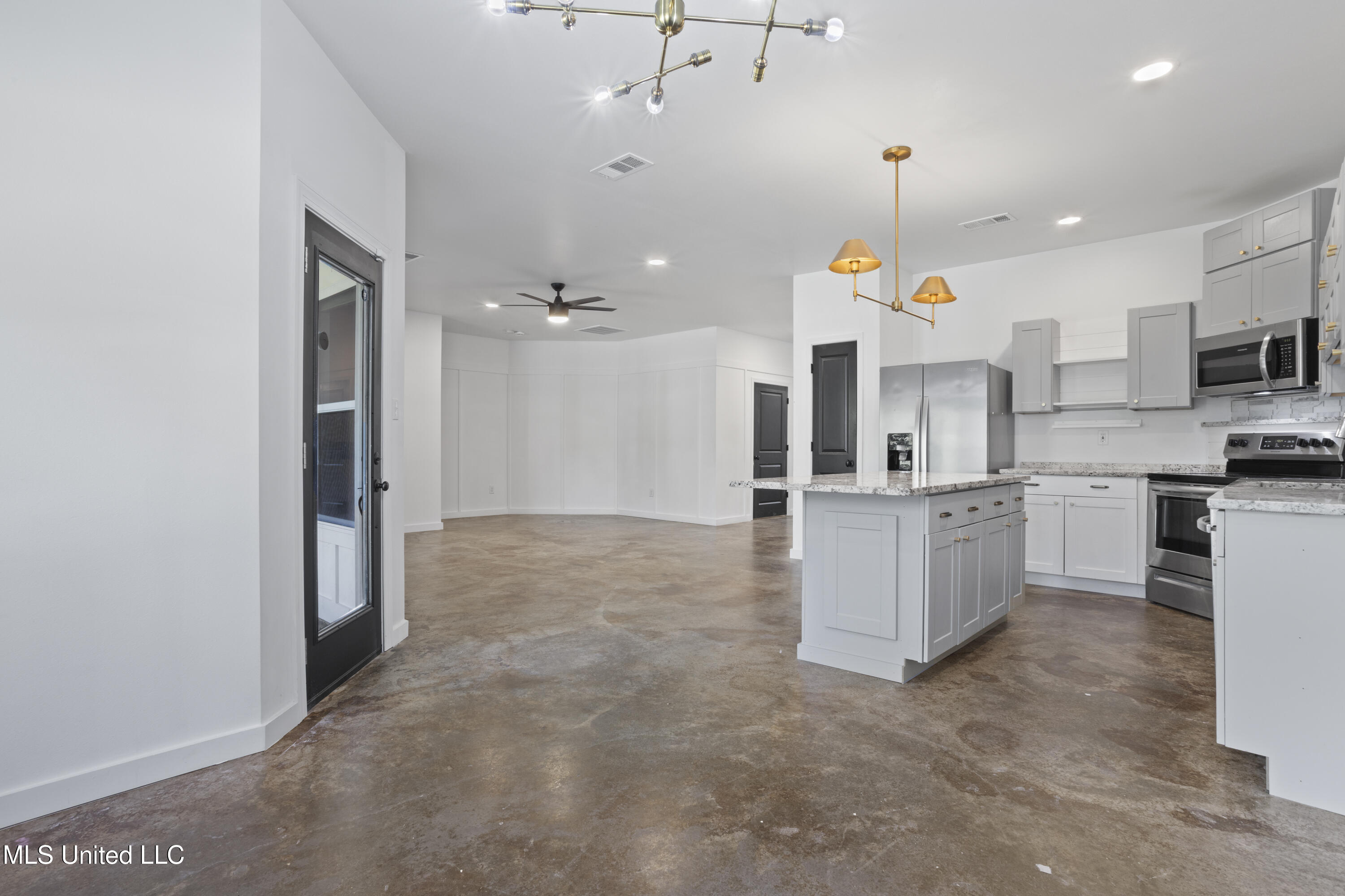 19085 East Highland Drive Saucier, MS 39574 - Photo 19 of 45 0017