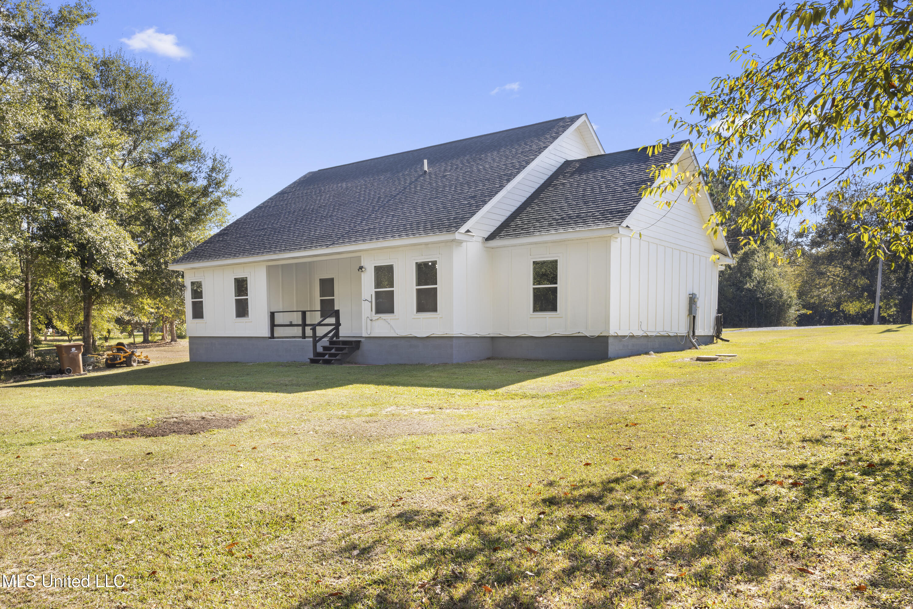 19085 East Highland Drive Saucier, MS 39574 - Photo 37 of 45 0035