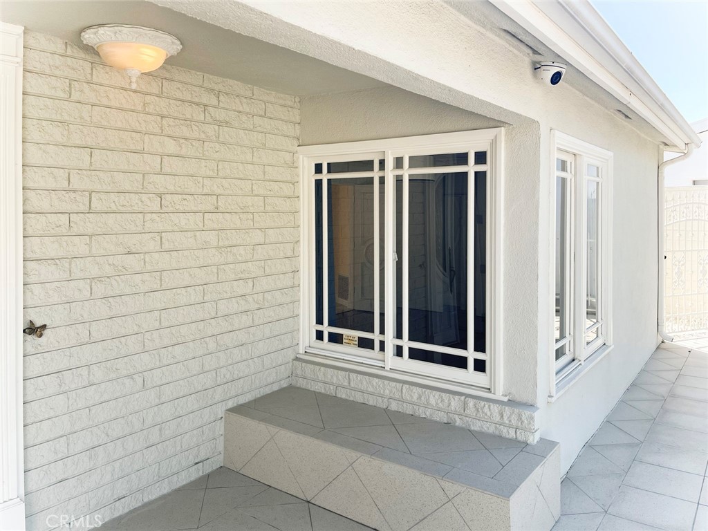 1981 Deermont Road Glendale, CA 91207 - Photo 15 of 49 a view of entrance