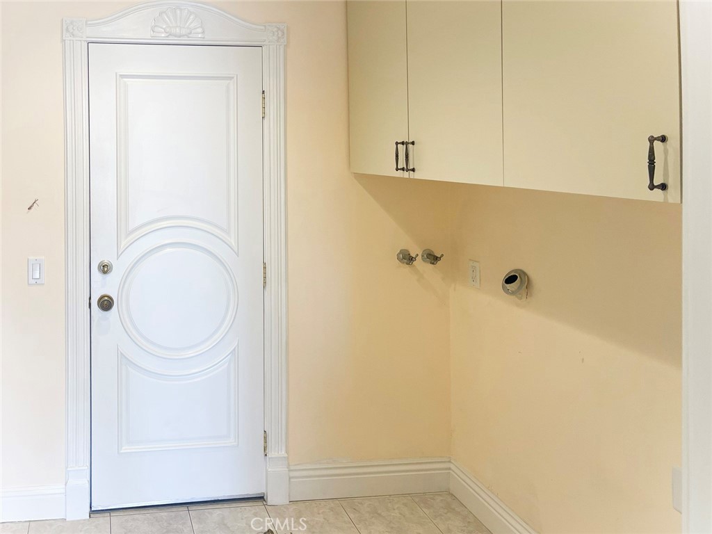 1981 Deermont Road Glendale, CA 91207 - Photo 26 of 49 a bathroom with a granite countertop sink and a mirror