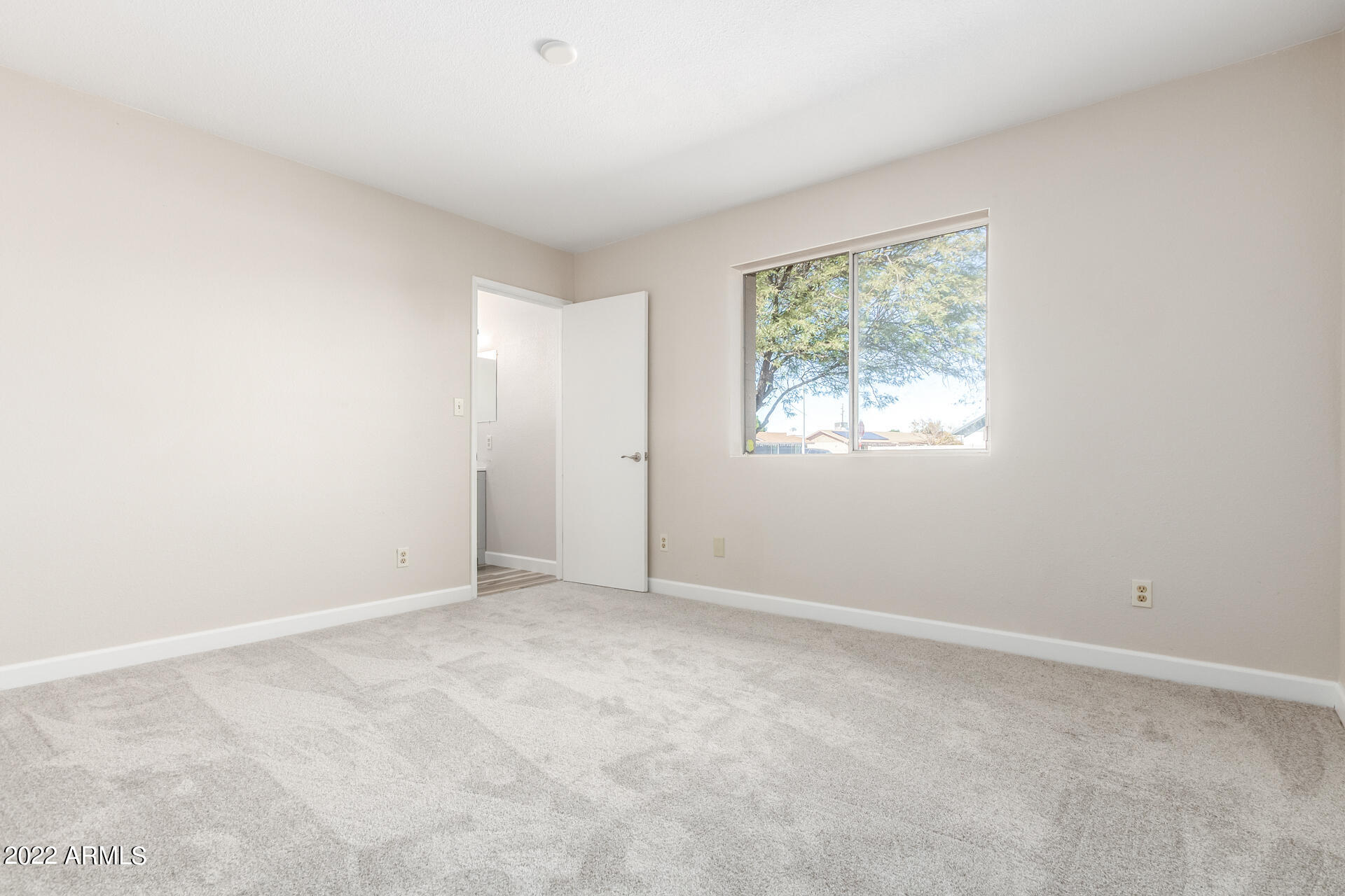 1225 West Halstead Drive Phoenix, AZ 85023 - Photo 10 of 19 an empty room with windows