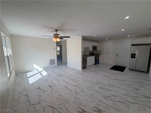 $1,800 | 27160 Chula Vista Drive, Punta Gorda, FL 33955