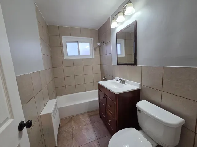 $2,200 | 2611 West Fitch Avenue, Unit 2W, Chicago, IL 60645