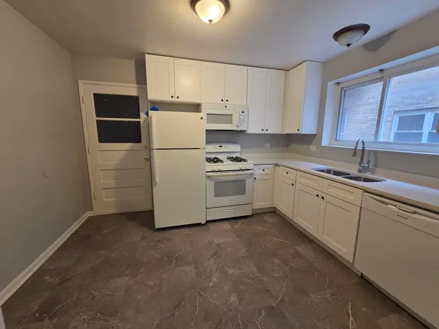 $2,200 | 2611 West Fitch Avenue, Unit 2W, Chicago, IL 60645