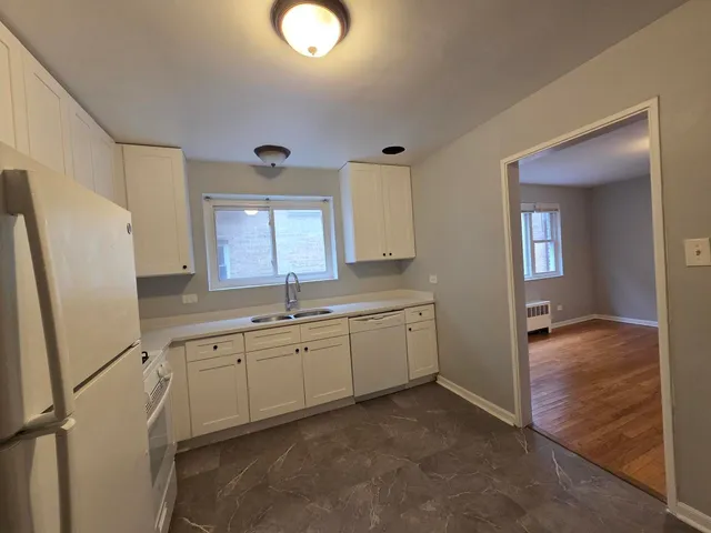 $2,200 | 2611 West Fitch Avenue, Unit 2W, Chicago, IL 60645