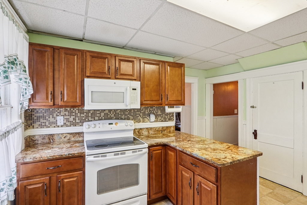 6 Idalla Avenue Worcester, MA 01606 - Photo 11 of 30