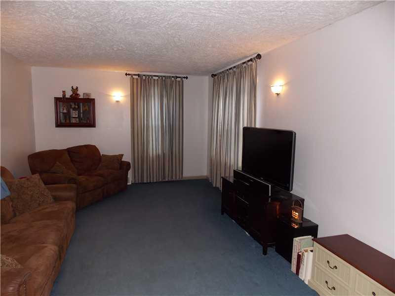 3102 Mount Morris Road Waynesburg, PA 15370 - Photo 4 of 17 Living Room.