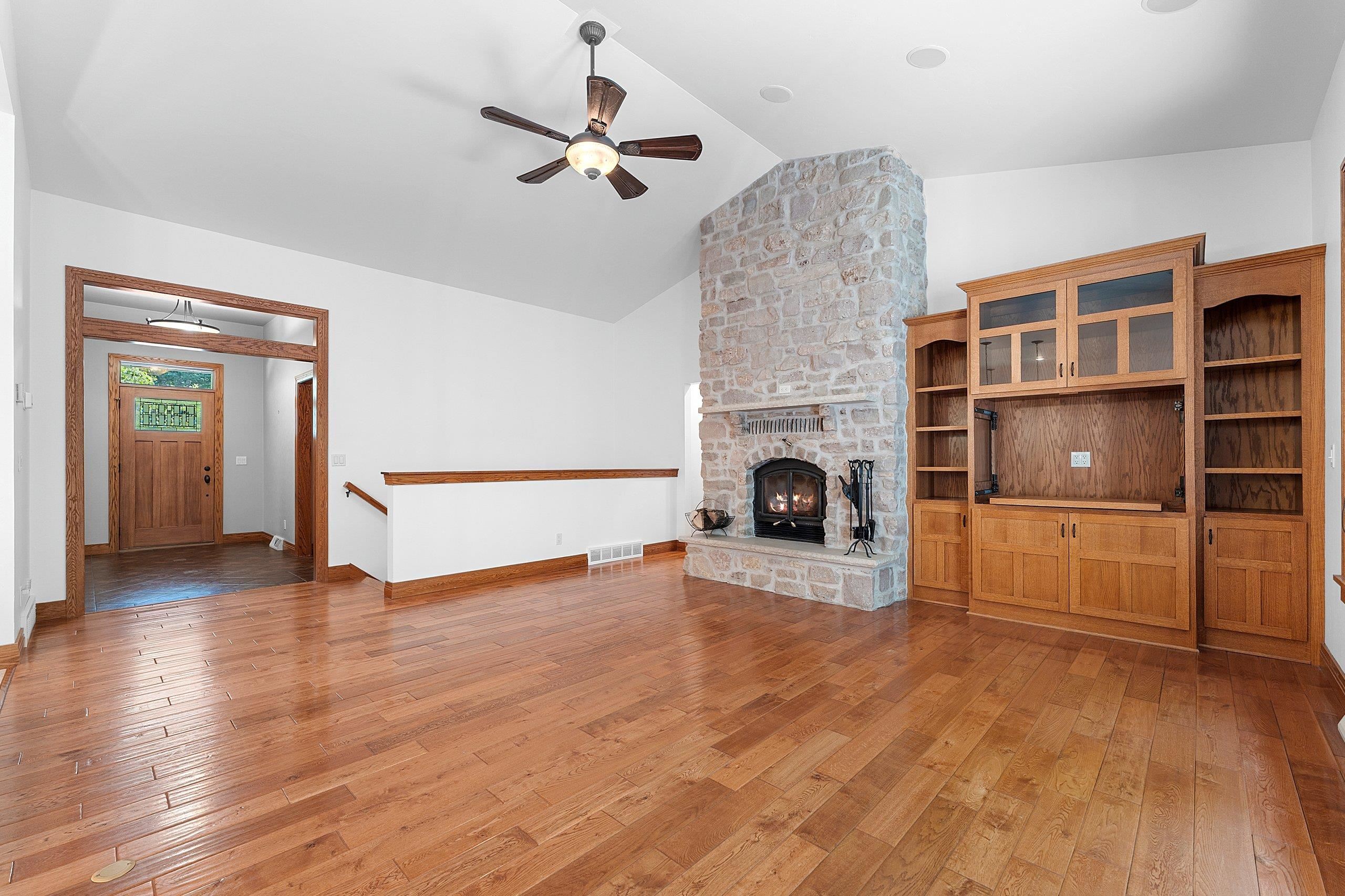 3940 Sunnyview Road De Pere, WI 54115 - Photo 5 of 89