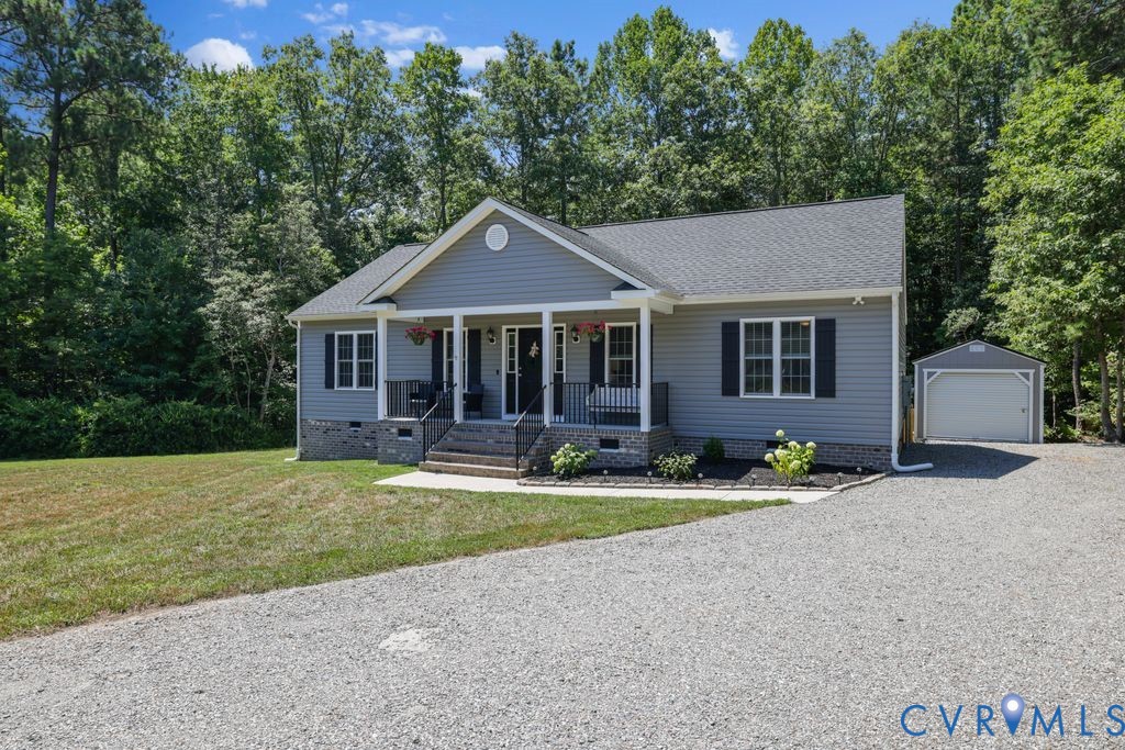 222 Oak Ridge Court Aylett, VA 23009 - Photo 2 of 35 Ranch-style residence featuring grey siding, a cov