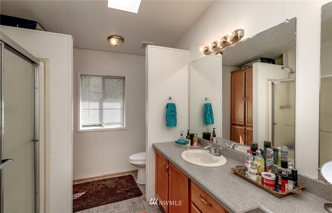 12516 Northeast 197th Court Bothell, WA 98011 - Photo 12 of 16 Gallery Image 12