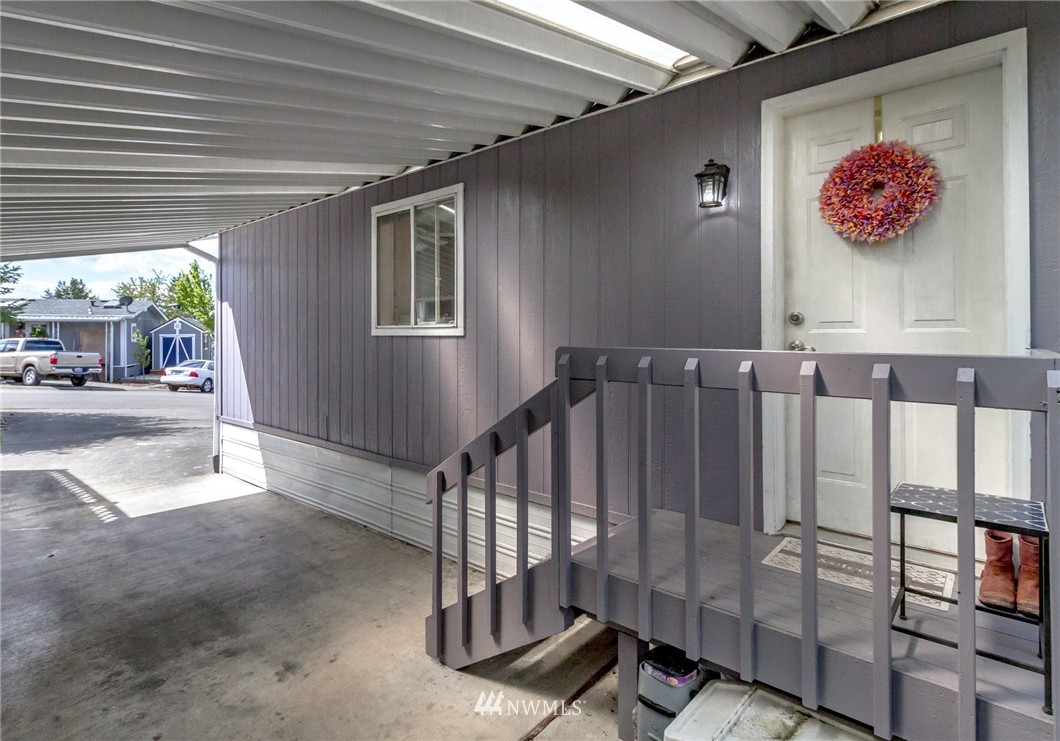 12516 Northeast 197th Court Bothell, WA 98011 - Photo 4 of 16 Gallery Image 4