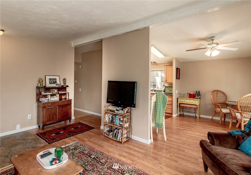 12516 Northeast 197th Court Bothell, WA 98011 - Photo 8 of 16 Gallery Image 8