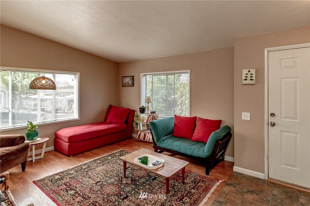 12516 Northeast 197th Court Bothell, WA 98011 - Photo 9 of 16 Gallery Image 9
