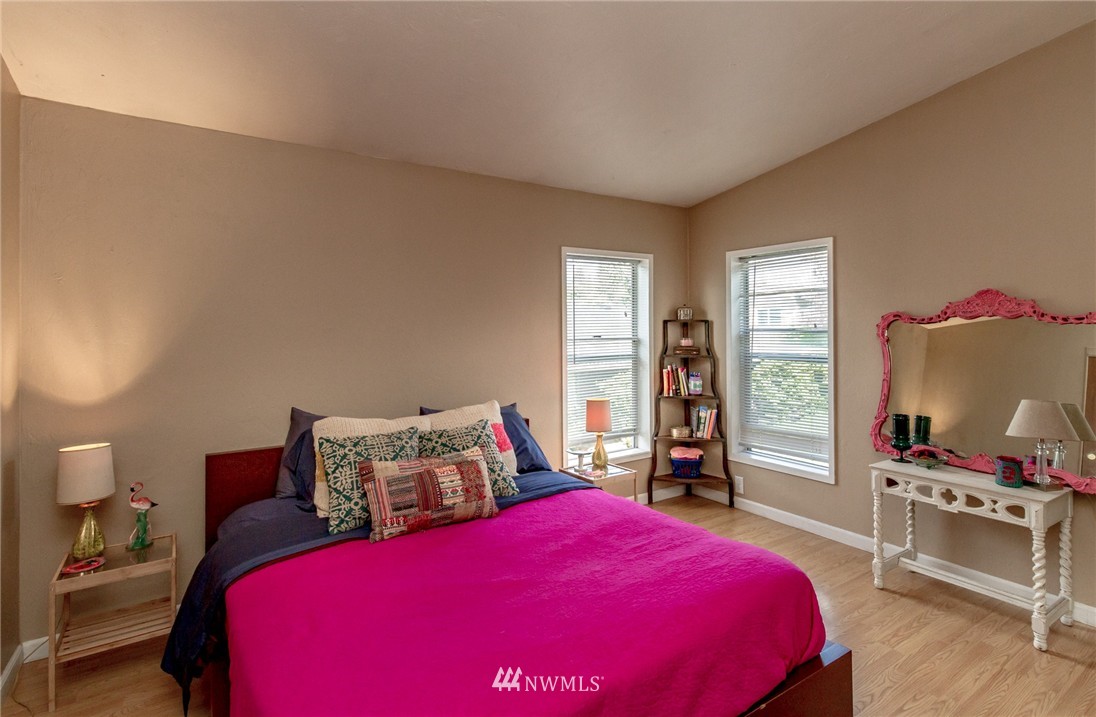 12516 Northeast 197th Court Bothell, WA 98011 - Photo 10 of 16 Gallery Image 10