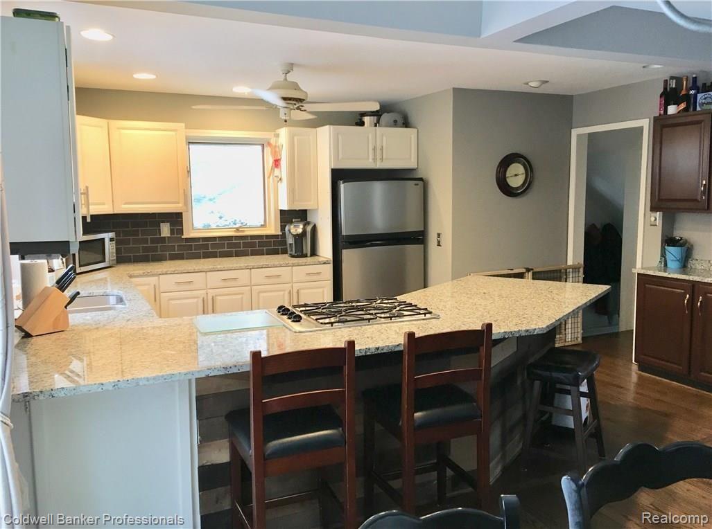 1770 Hawthorne Road Grosse Pointe, MI 48236 - Photo 8 of 14 IMG_8647.jpg