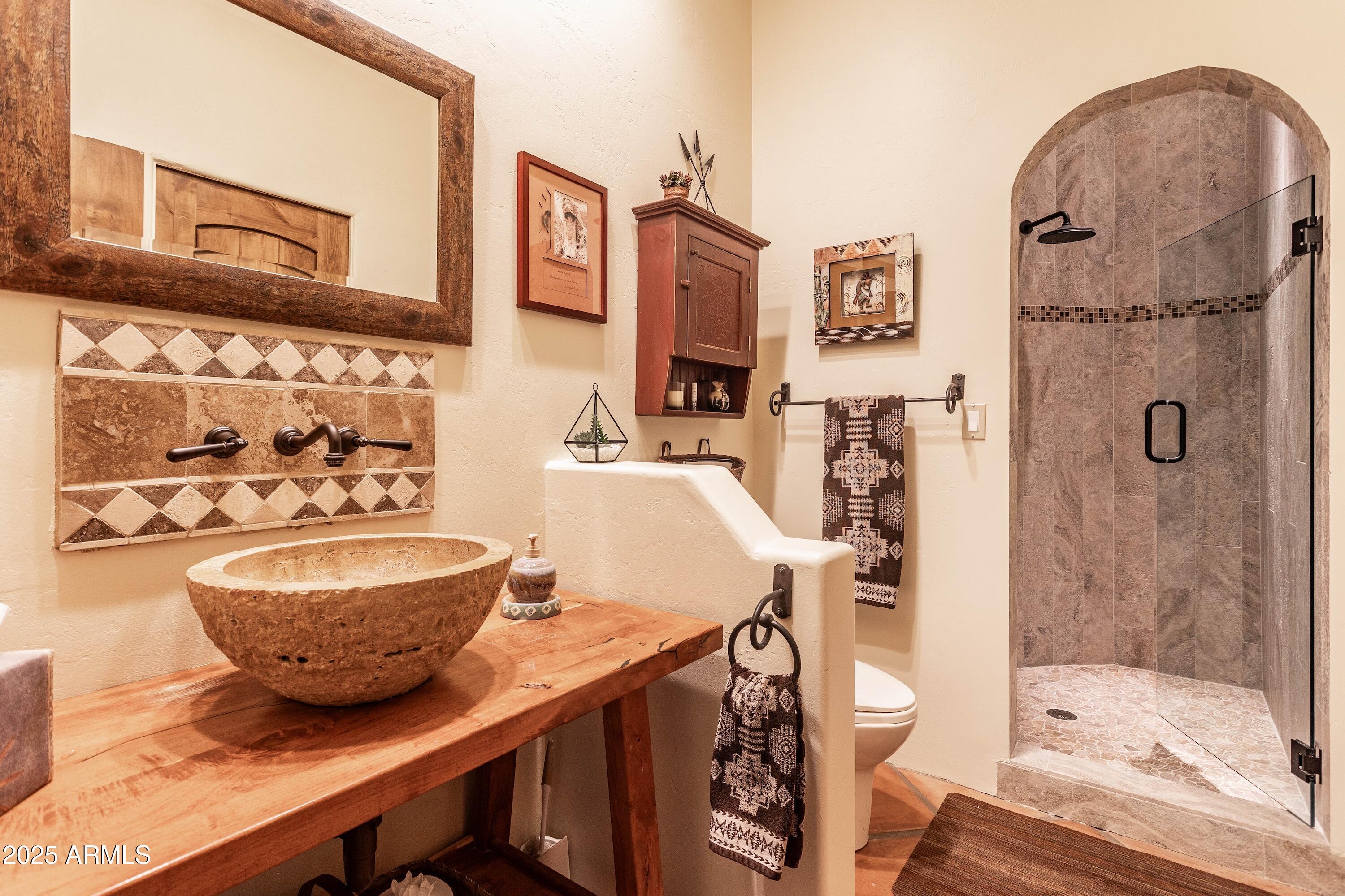 38599 North Rising Sun Road Carefree, AZ 85377 - Photo 33 of 56 guest/hall bath