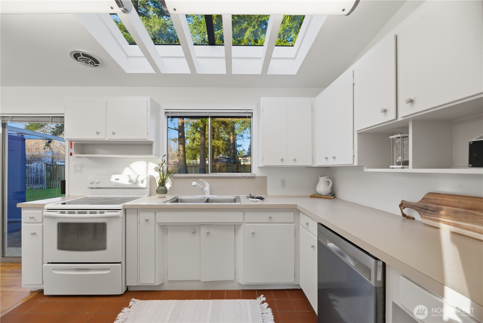 9004 Northeast 178th Street Bothell, WA 98011 - Photo 9 of 36