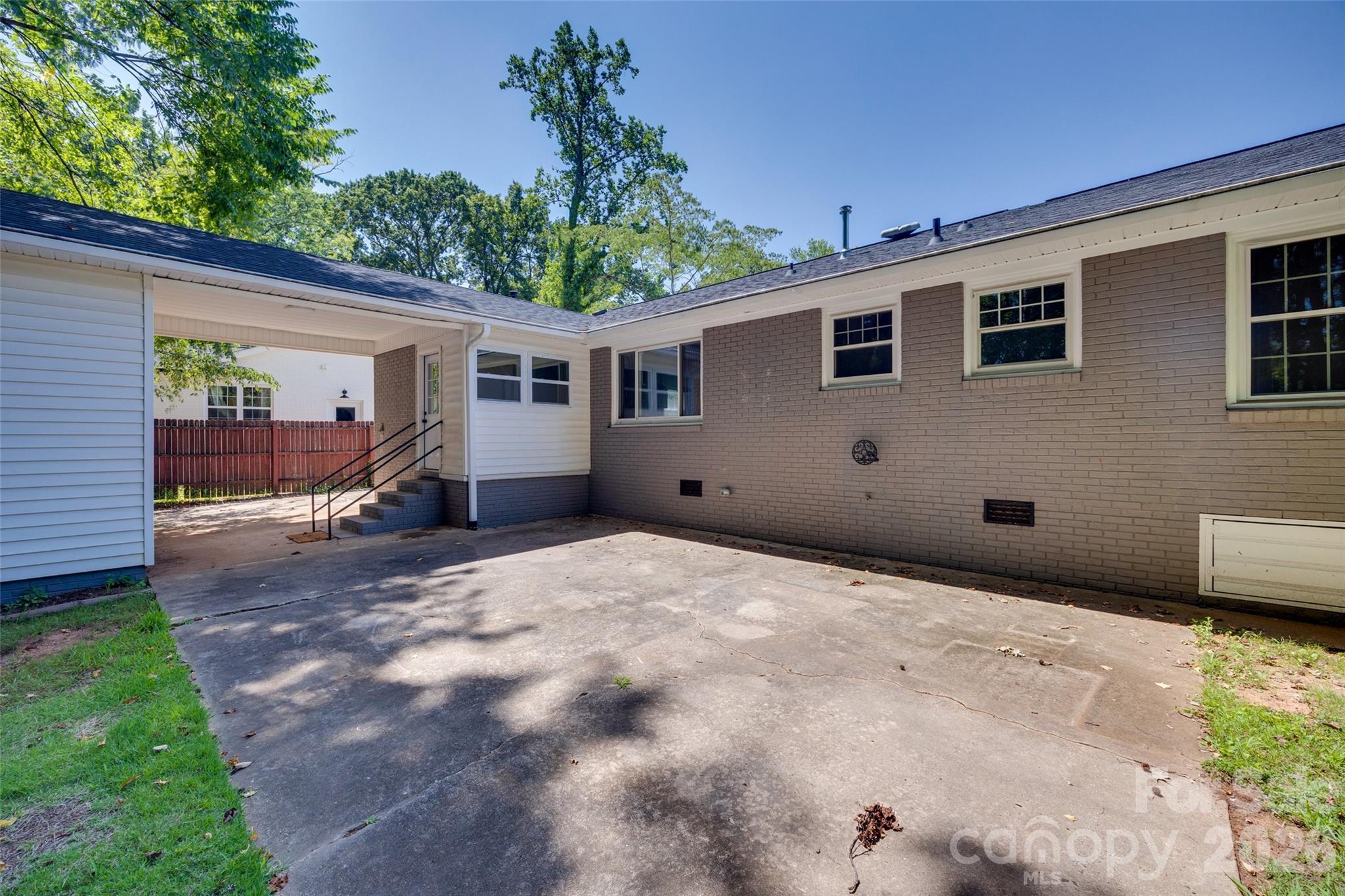 5731 Brookhaven Road Charlotte, NC 28210 - Photo 28 of 33 Gallery Image 28