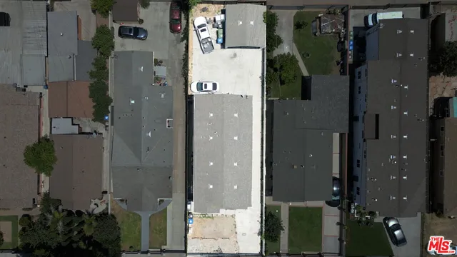 an aerial view of a entryway