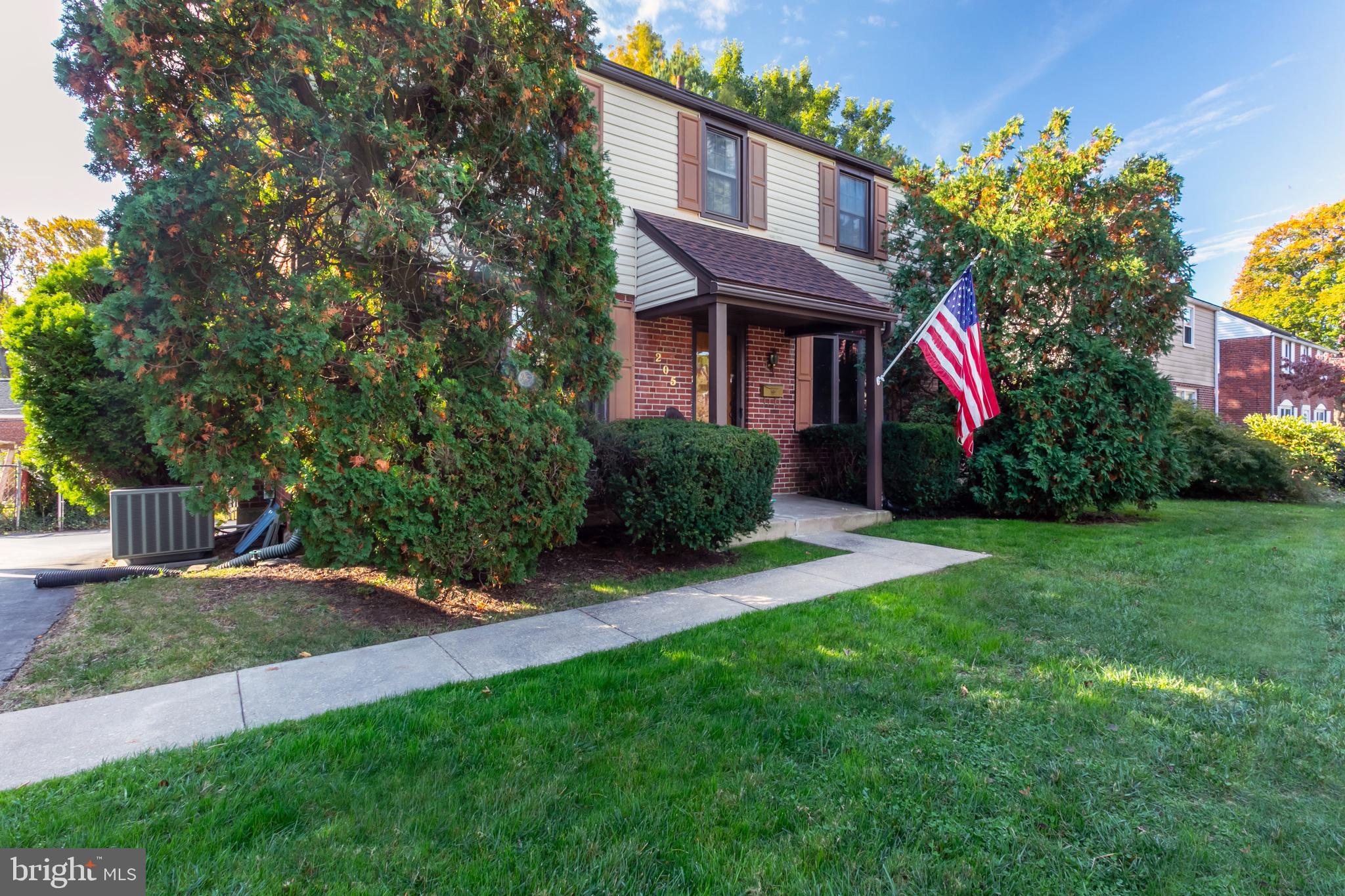 205 Wickford Road Havertown, PA 19083 - Photo 3 of 20