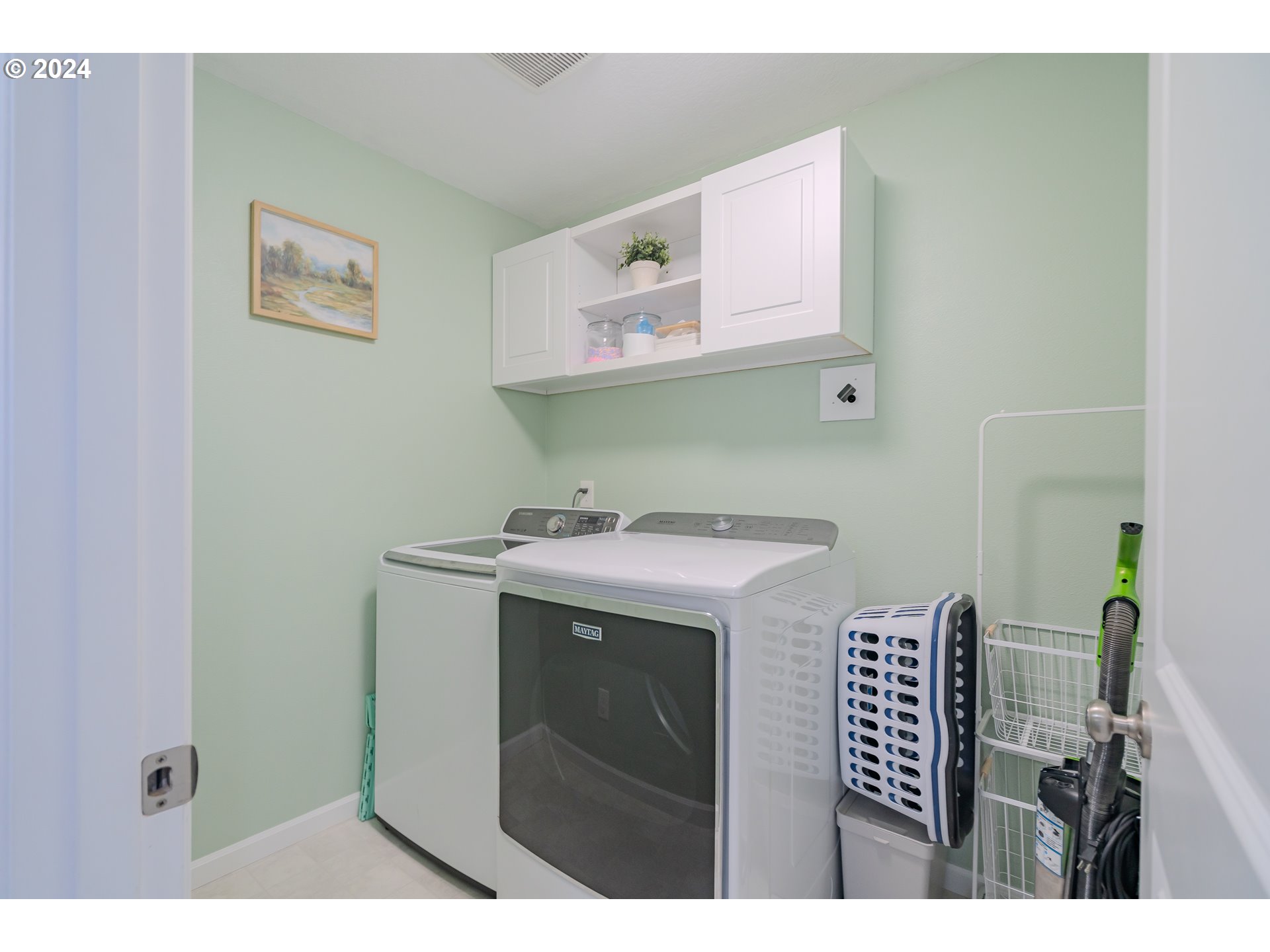 122 North 34th Court Ridgefield, WA 98642 - Photo 42 of 48 a utility room with dryer and washer