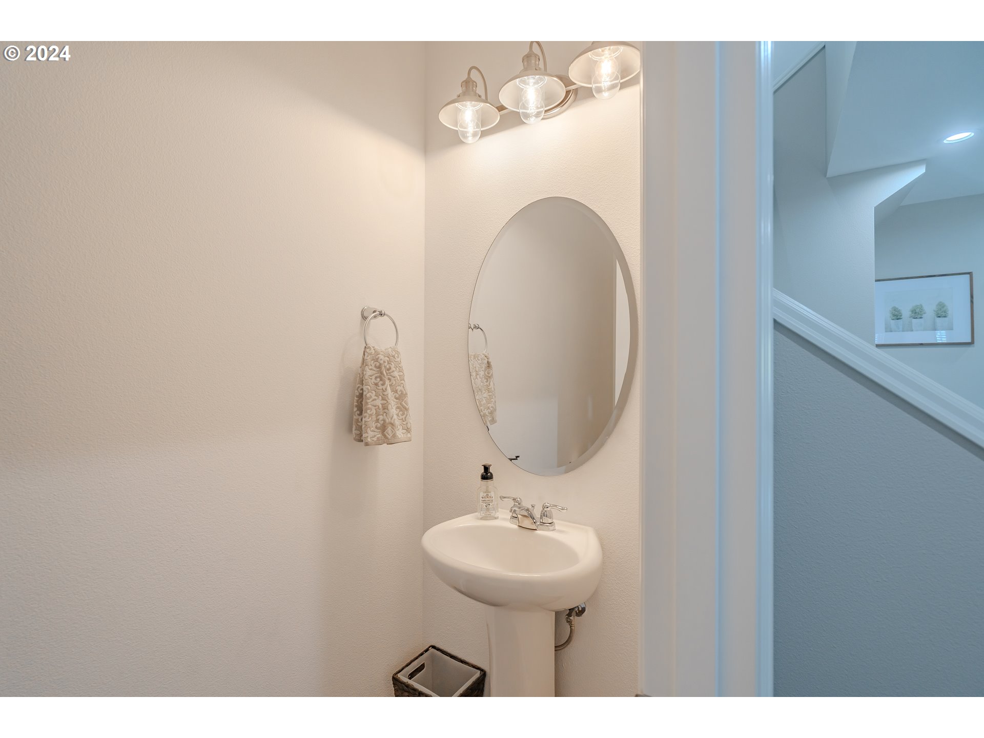 122 North 34th Court Ridgefield, WA 98642 - Photo 5 of 48 a bathroom with a sink and a mirror