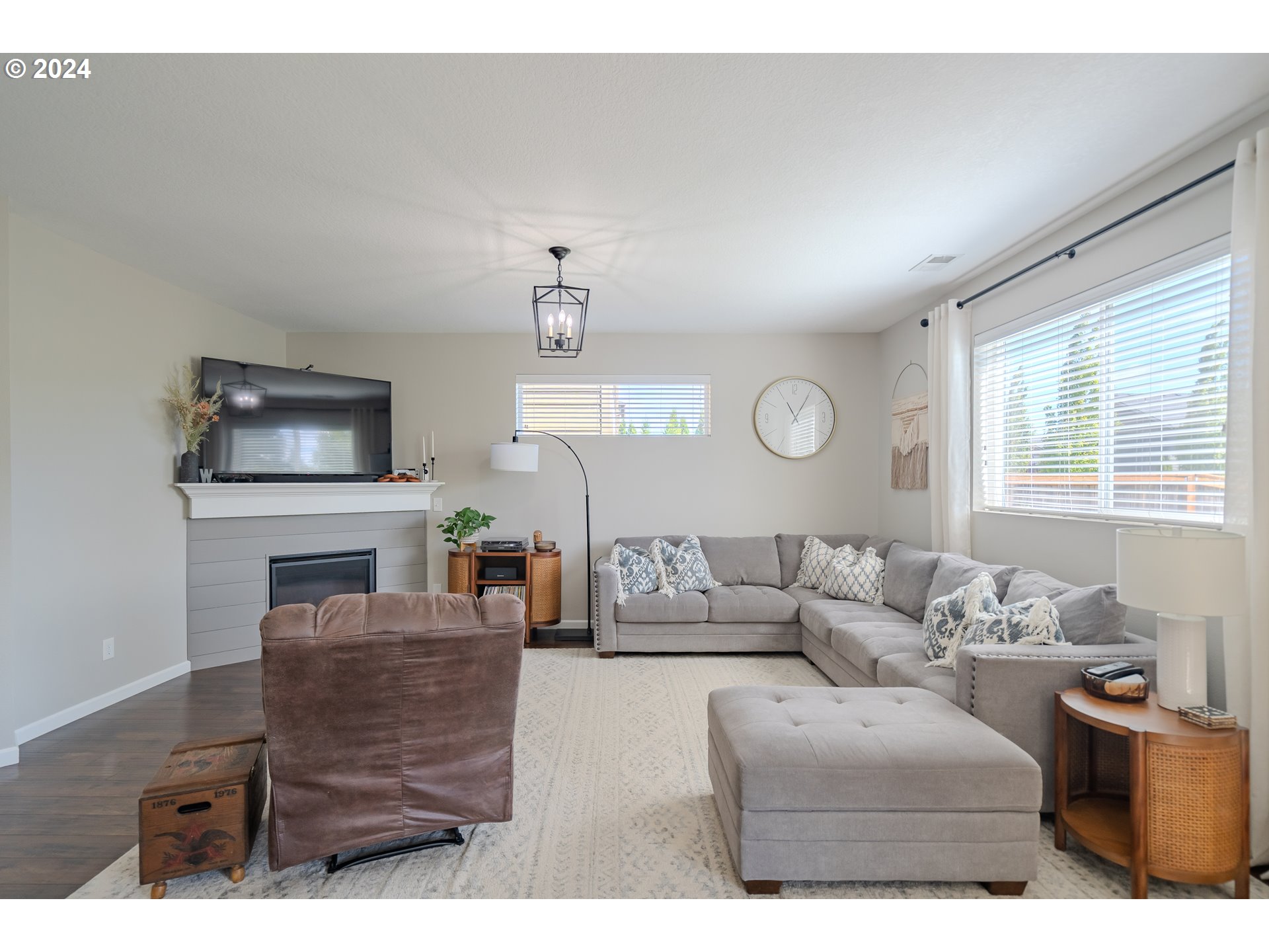 122 North 34th Court Ridgefield, WA 98642 - Photo 7 of 48 a living room with furniture