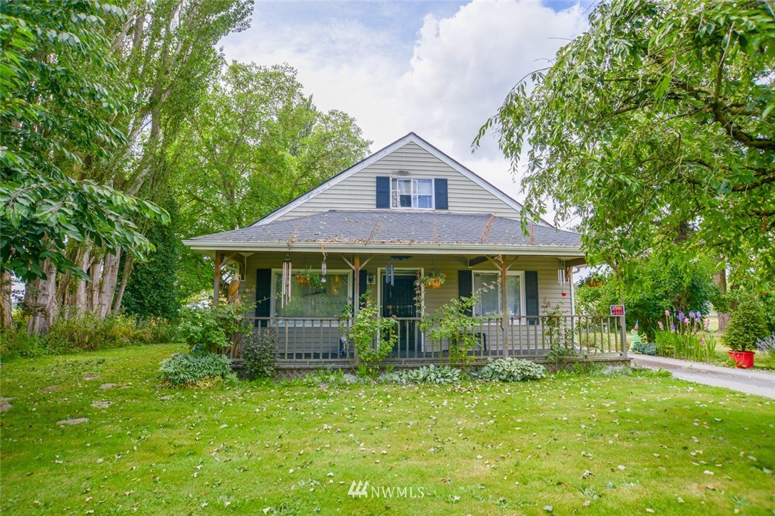 13392 Avon Allen Road Mount Vernon, WA 98273 - Photo 1 of 40 a front view of a house with garden