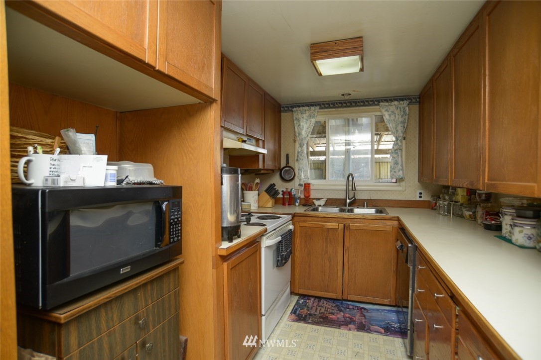 13392 Avon Allen Road Mount Vernon, WA 98273 - Photo 20 of 40 a kitchen that has a sink cabinets appliances and a window