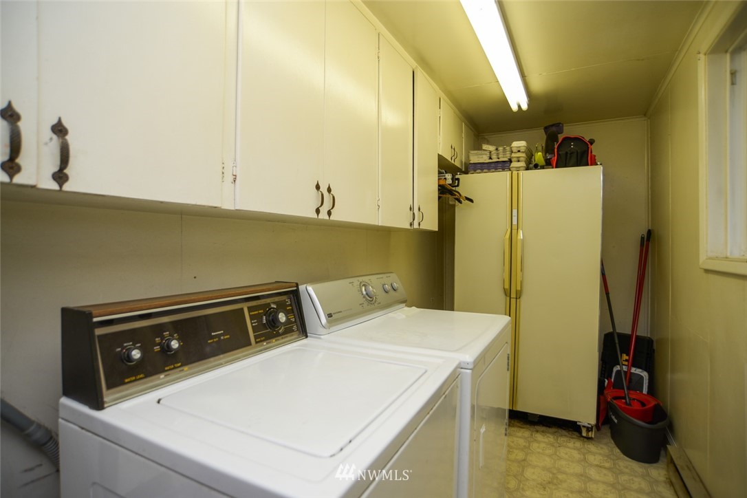 13392 Avon Allen Road Mount Vernon, WA 98273 - Photo 24 of 40 a utility room with dryer and washer