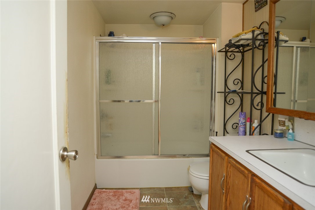 13392 Avon Allen Road Mount Vernon, WA 98273 - Photo 27 of 40 a bathroom with a shower toilet and sink