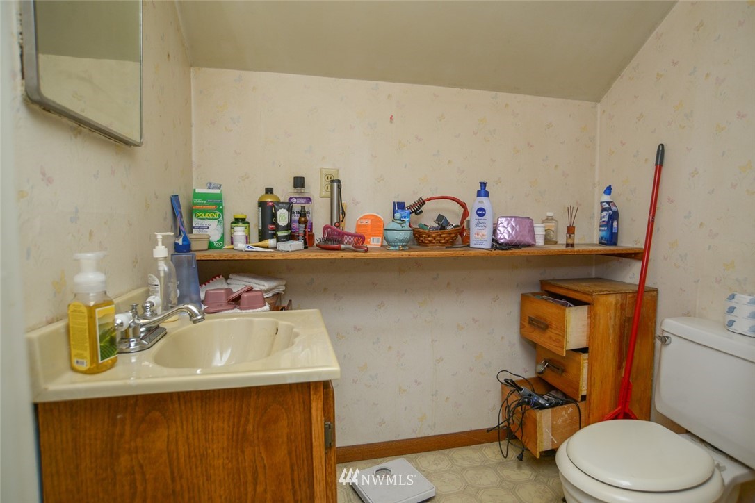 13392 Avon Allen Road Mount Vernon, WA 98273 - Photo 32 of 40 a bathroom with a sink a toilet and a mirror