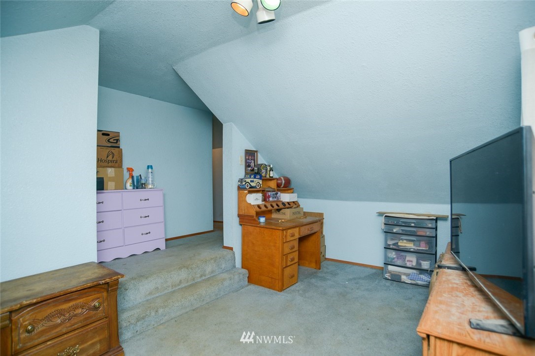 13392 Avon Allen Road Mount Vernon, WA 98273 - Photo 39 of 40 a room with furniture and storage space